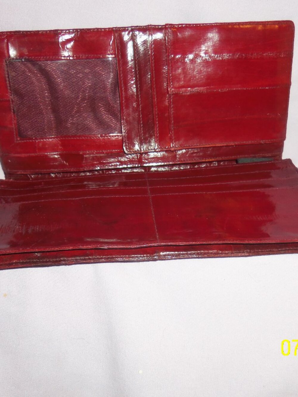 Genuine EEL Skin Bi-fold Wallet Burgundy